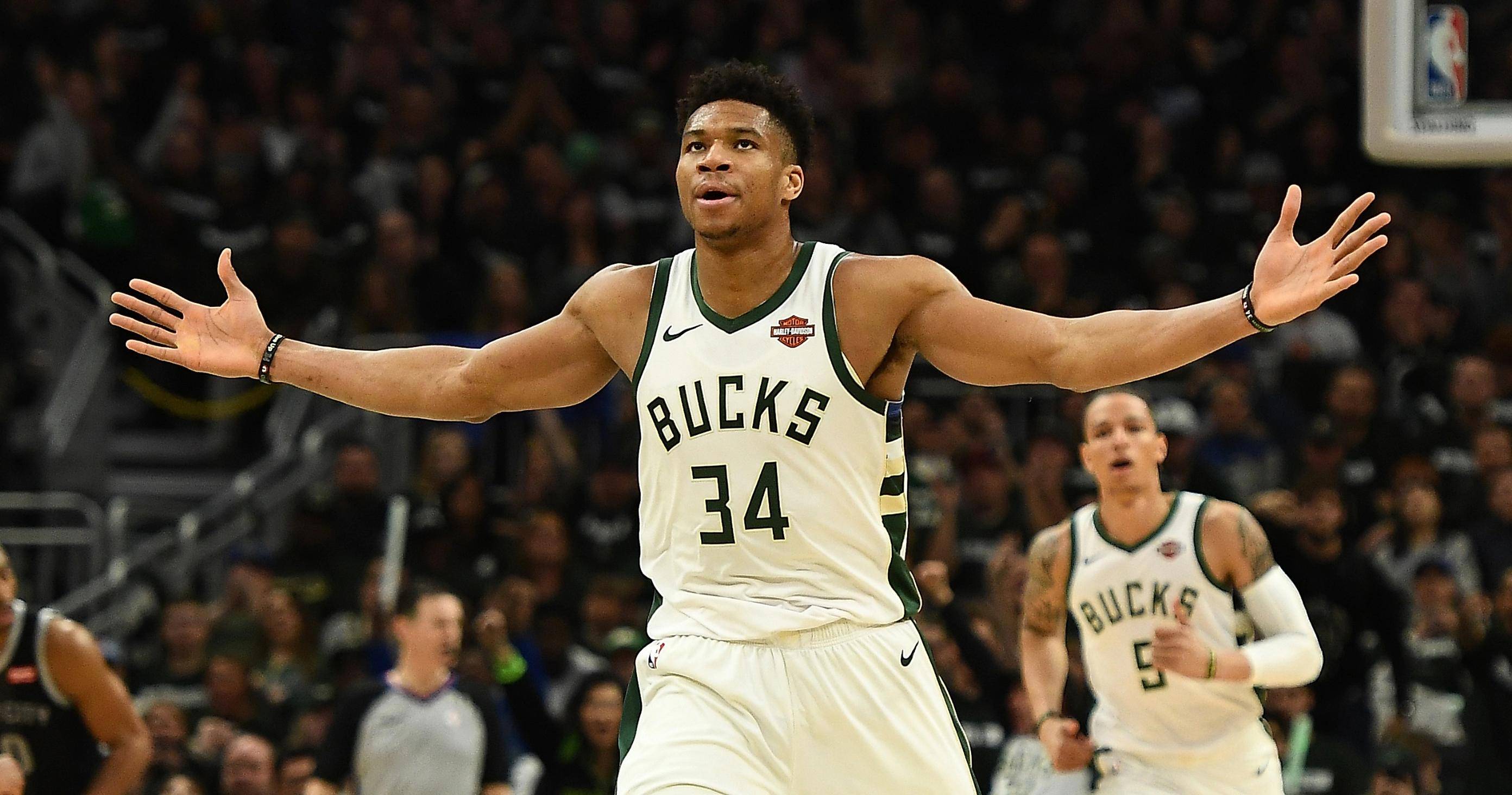 曼联对非洲杯征召的立场：伯恩茅斯之战的困惑与挑战（非洲杯征召风波下的曼联立场：对阵伯恩茅斯的疑云与考验）