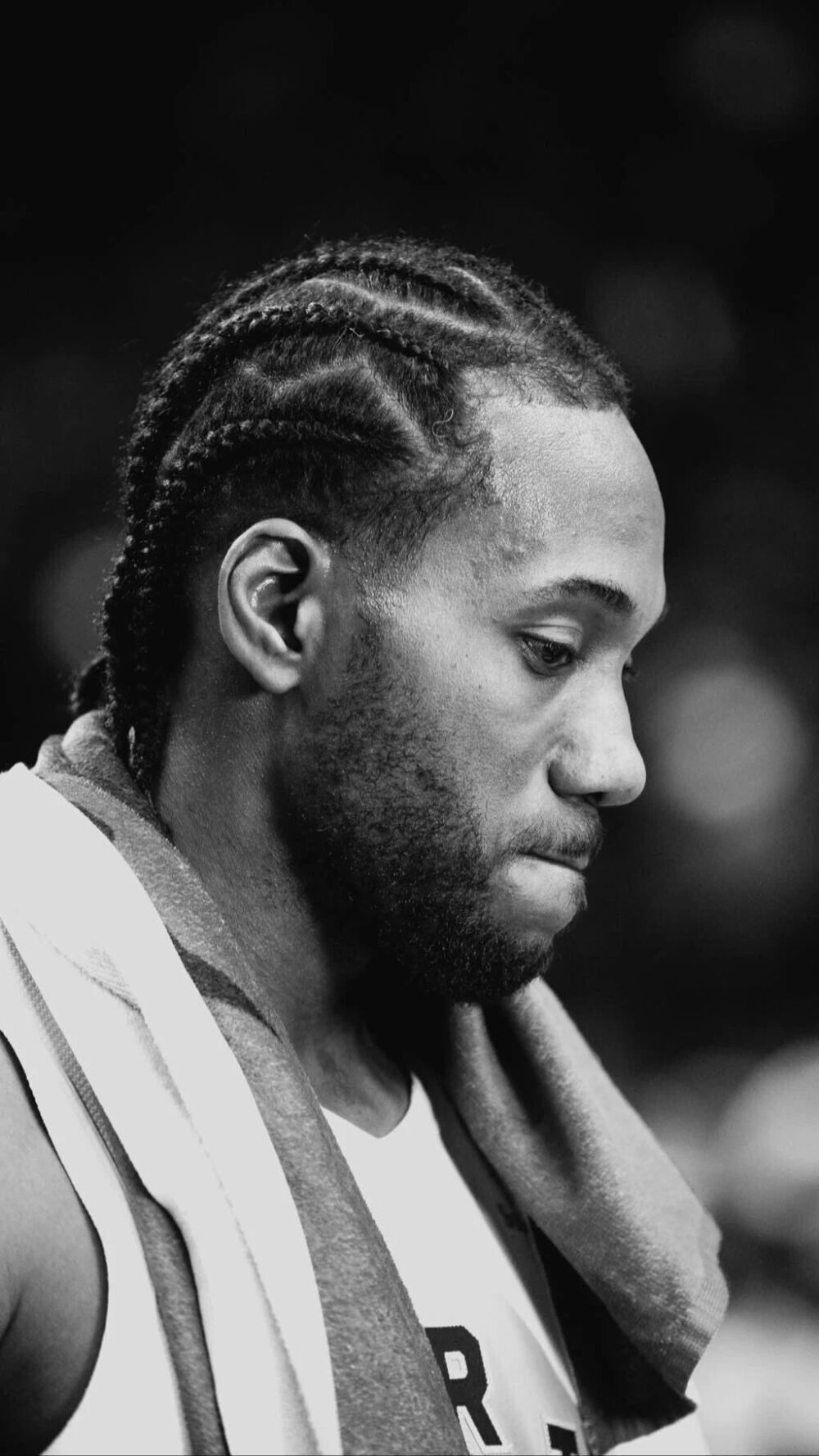 欧文快攻压哨上篮，全场沸腾（欧文压哨快攻上篮引爆全场）