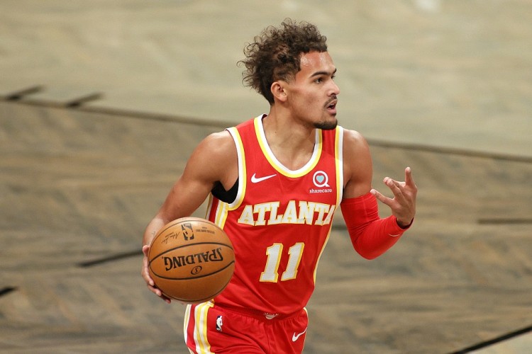 川超凉山队球员飞踹主裁，律师：或面临拘留、罚款和长期禁赛（川超凉山队球员脚踹主裁判，律师称或将面临拘留、罚款及长期禁赛）