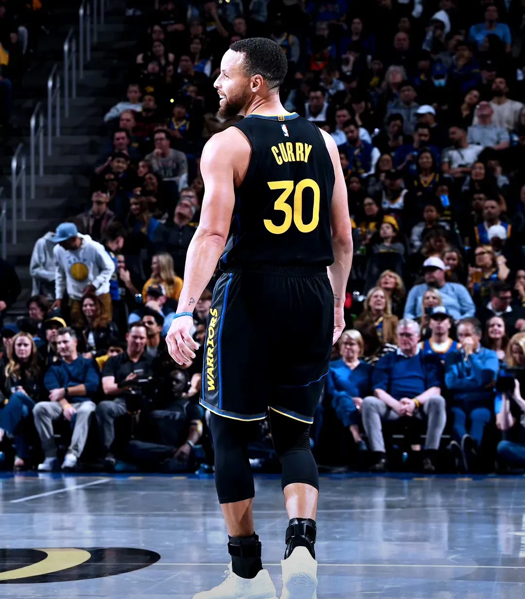 弗里克被迫在对阵贝蒂斯的比赛中调整进攻阵型（对阵贝蒂斯时，弗里克被动调整进攻布阵）