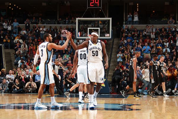 队报盛赞托万：现在他不仅是技术领袖，还是更衣室领袖（队报：托万已成球队技术与更衣室双料领袖）